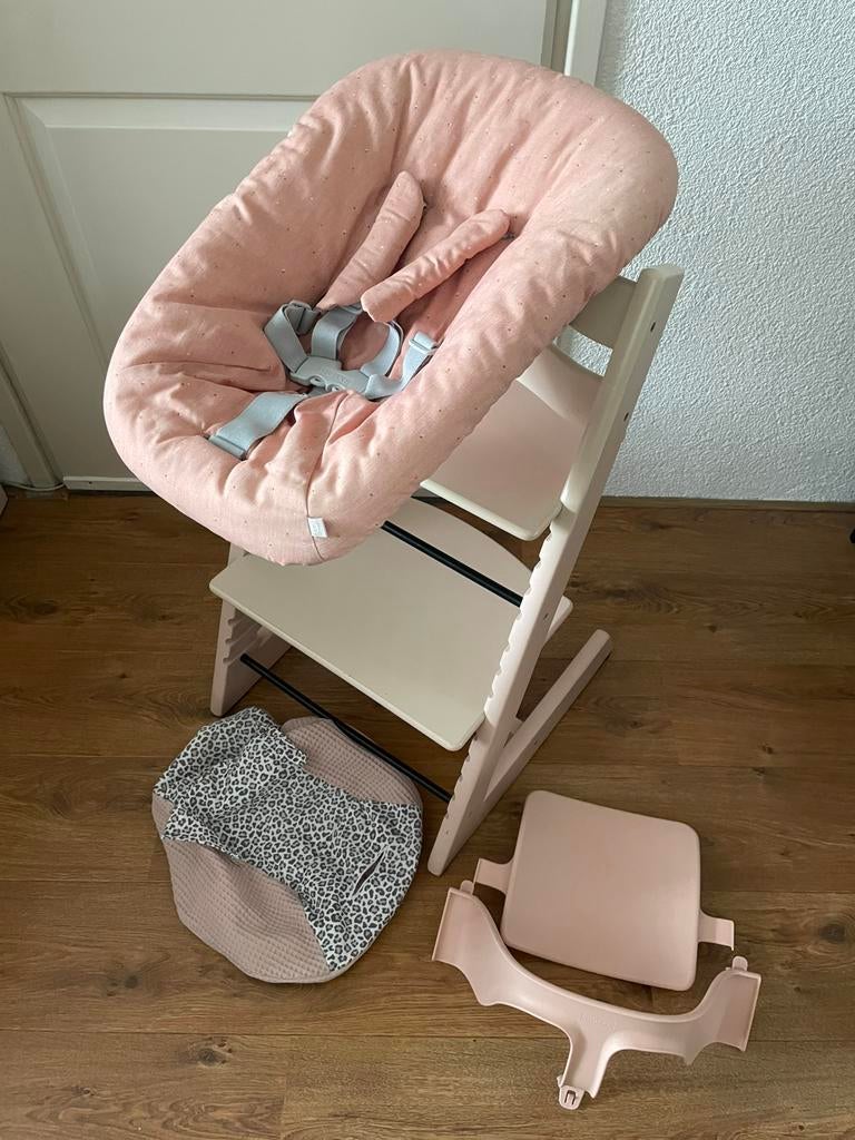🩷 Licht Roze Stokke Tripp Trapp Newborn 2standen Babyset 🩷, Ophalen, Gebruikt, Meegroeistoel, Gordel(s)