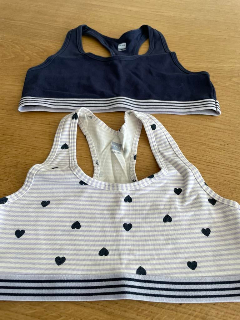 2 topjes van de hema, maat 134 / 140, in goede staat, Ophalen of Verzenden, Zo goed als nieuw, Meisje, Nacht- of Onderkleding