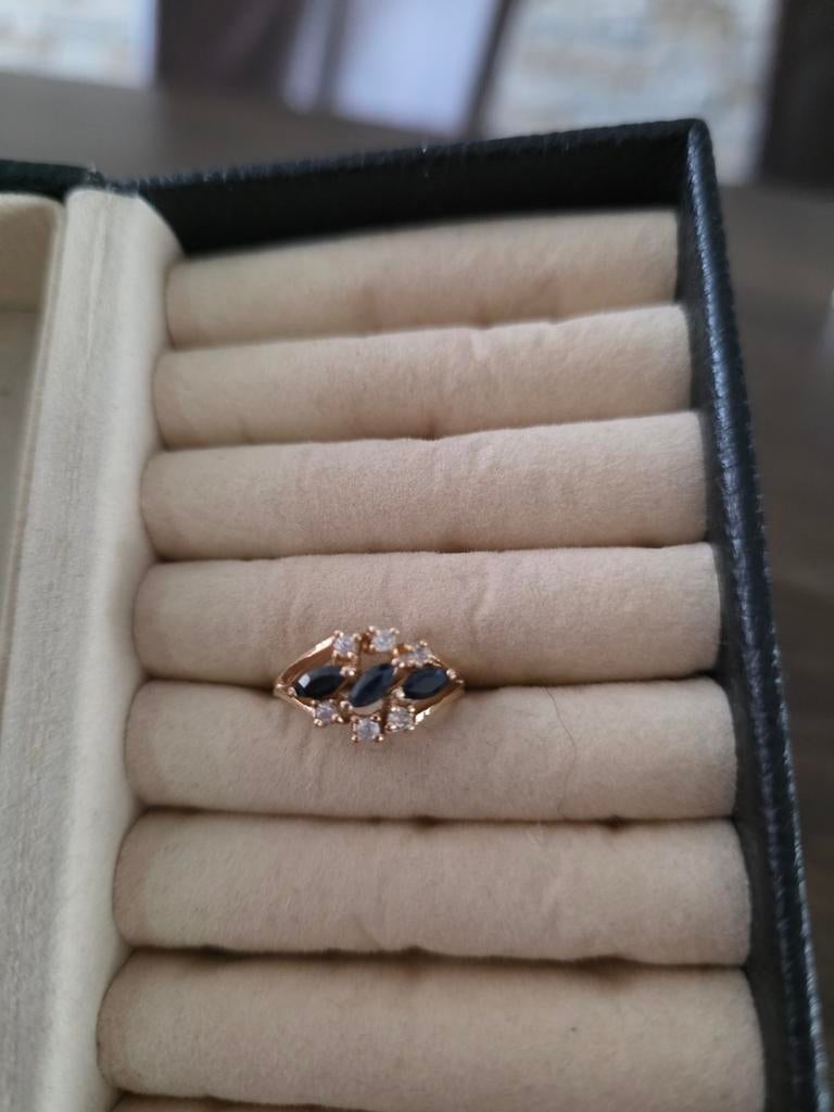 Vintage ring, Bijen
