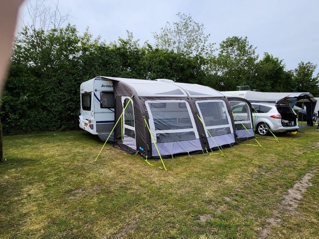 Kampa Rally Air 390 met vaste uitbouw., Ophalen