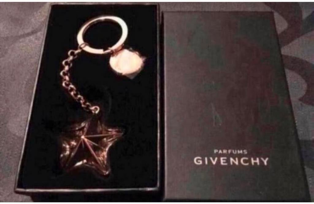 Zware mooie sleutelhanger Givenchy nieuw in doos, Verzenden, Nieuw, Merk