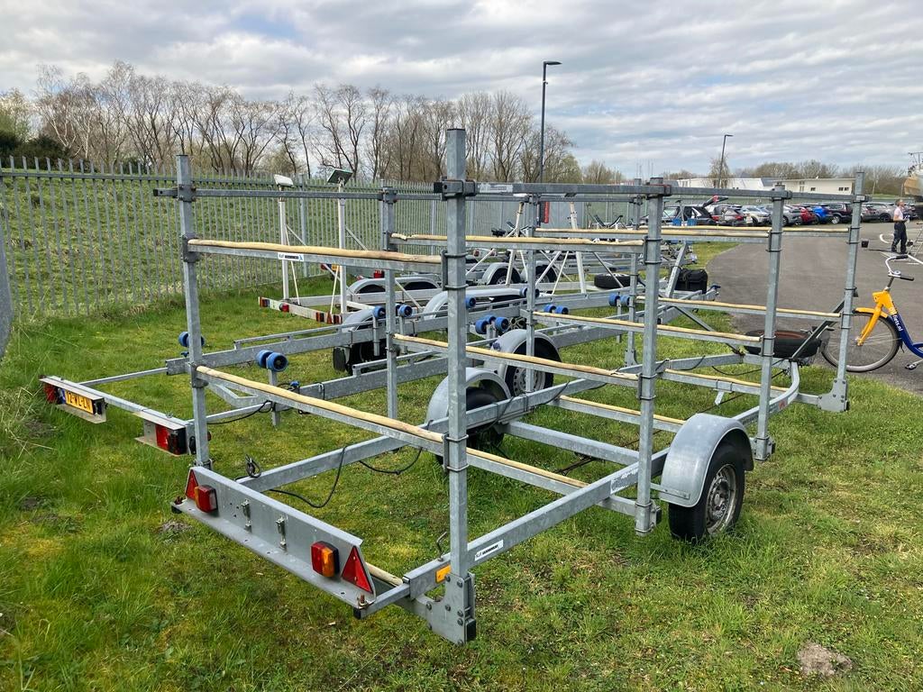Kalf trailer voor 6 optimisten, Watersport en Boten, Ophalen, Minder dan 1500 kg, Gebruikt, Open zeilboottrailer