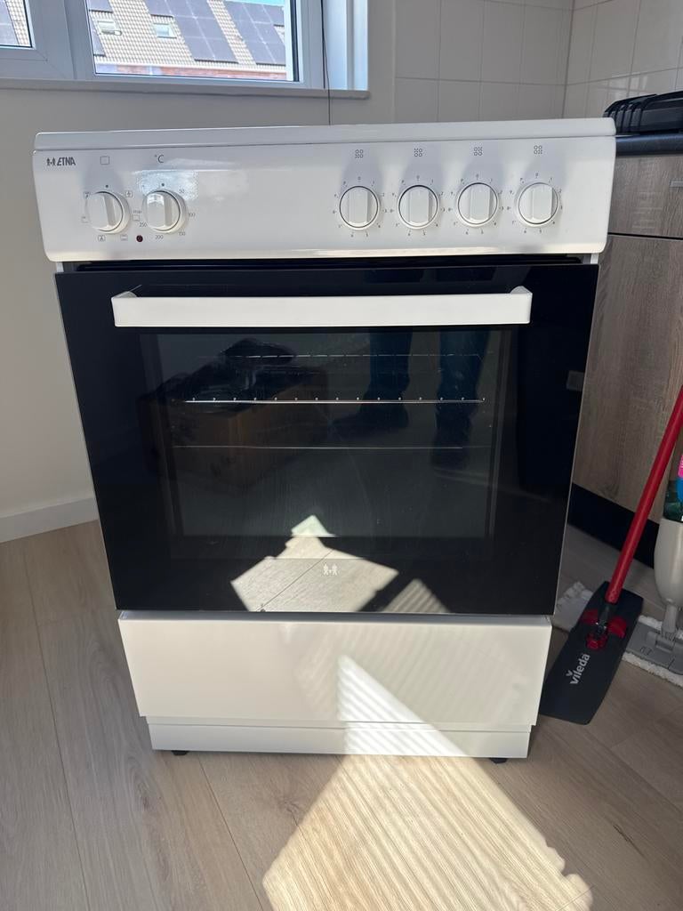 Etna Inductie Fornuis met defecte kookplaat, oven werkt, Ophalen, Hete lucht, 60 cm of meer, 4 kookzones