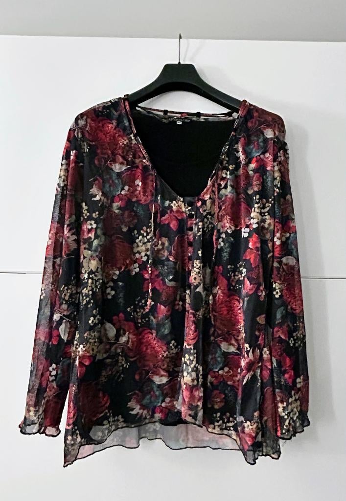 Livingston zwarte blouse met rode bloemen, Kleding | Dames, Grote Maten, Ophalen of Verzenden, Zo goed als nieuw, Livingston, Blouse of Tuniek