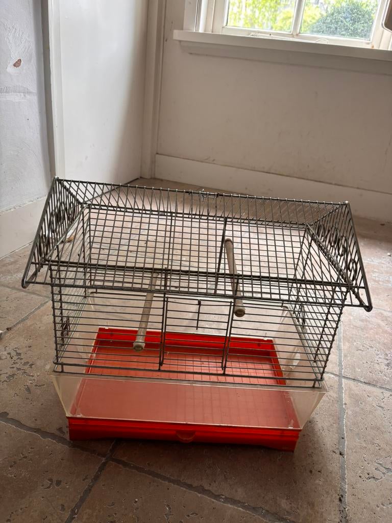 Jaren ‘70/ ‘90 vogelkooitje staal oranje kunststof lade., Dieren en Toebehoren, Vogels | Hokken en Kooien, Gebruikt, Overige typen