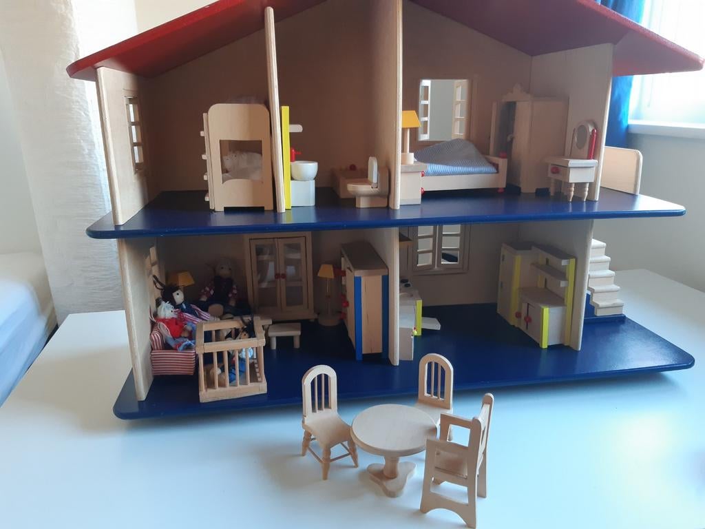 Houten poppenhuis met meubels en poppetjes, Kinderen en Baby's, Speelgoed | Poppenhuizen, Ophalen