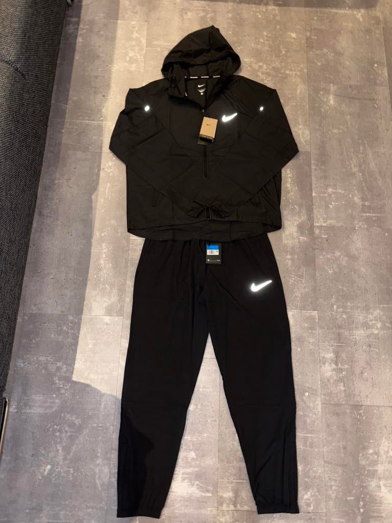 Nieuw Nike trainingspak maat M, Ophalen of Verzenden, Nieuw