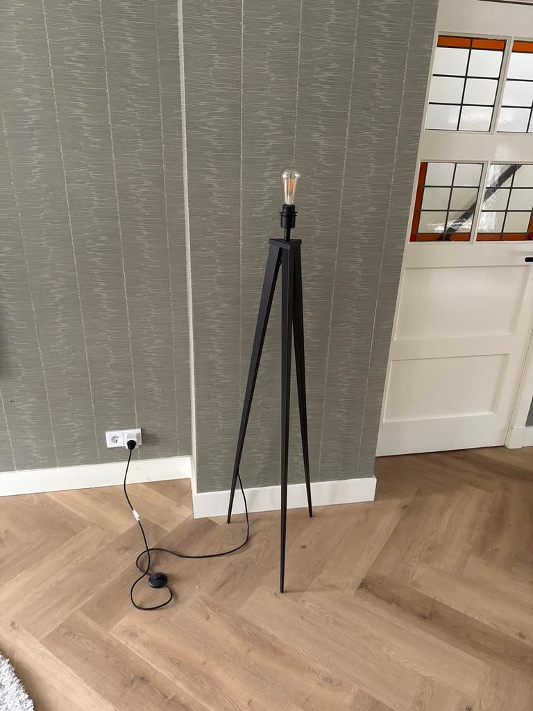 Moderne zwarte staande lamp (zonder kap), Ophalen, Zo goed als nieuw, Metaal, 100 tot 150 cm
