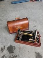 Oude naaimachine met houten kist en laatje, Antiek en Kunst, Antiek | Naaimachines, Ophalen