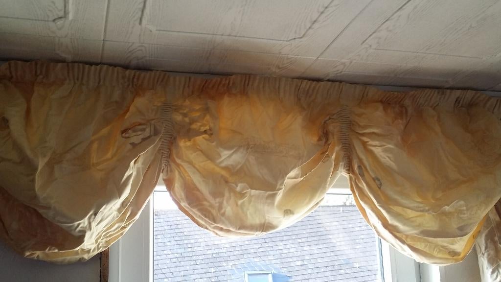 Vitrage gordijnen en een lambrisering, Ophalen of Verzenden, Gebruikt, 200 cm of meer, 200 cm of meer