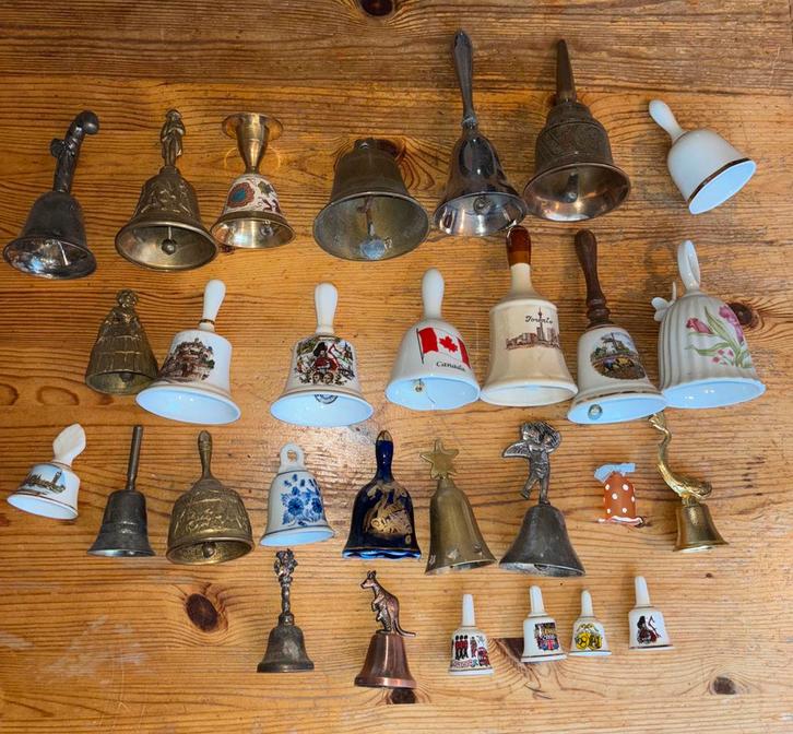 Verzameling van 28 diverse decoratieve bellen, Antiek en Kunst, Antiek | Woonaccessoires, Ophalen of Verzenden
