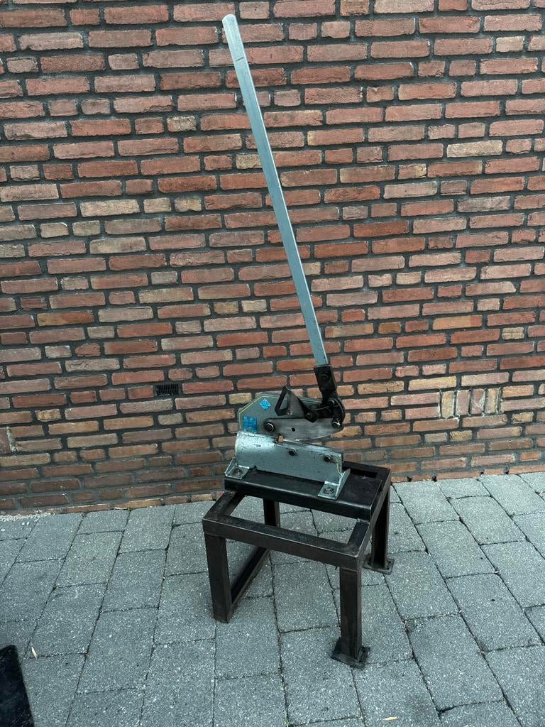 Hefboomschaar 200mm Mubea op zwaar industrieel frame, Ophalen, Zo goed als nieuw