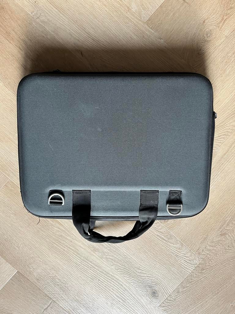 Grijze hardcase laptoptas met handvat en meerdere vakken, Computers en Software, Ophalen, Gevoerd laptopvak, 15 inch, Zo goed als nieuw
