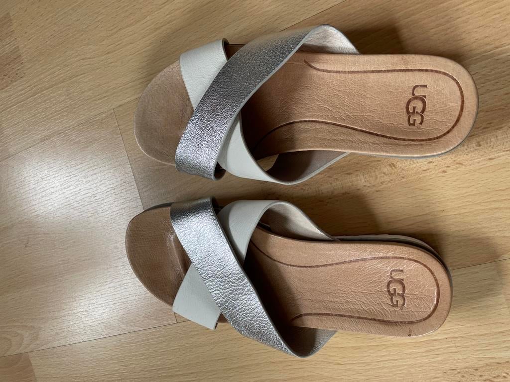 Ugg slippers maat 37, Kleding | Dames, Schoenen, Ophalen of Verzenden, Zo goed als nieuw