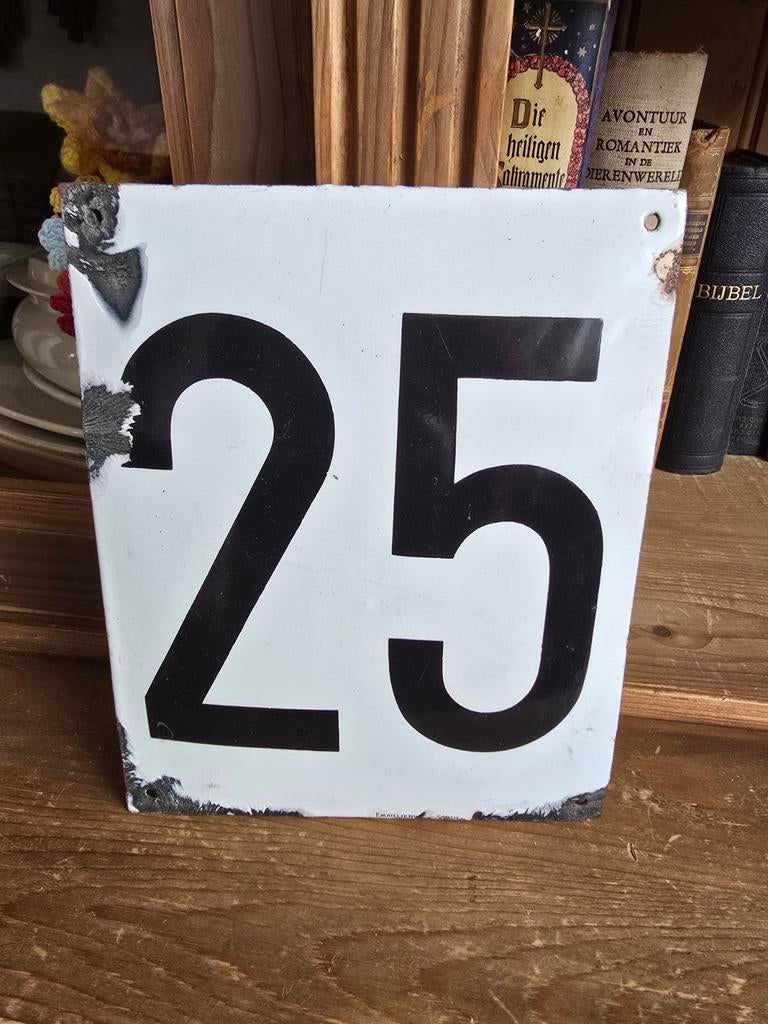 Groot emaille huisnummer 25 - Vintage muurplaat, Ophalen of Verzenden