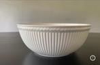 Saladeschaal Wedgwood Edme Plain 25cm, Ophalen of Verzenden, Wedgwood, Aardewerk, Schaal of Schalen