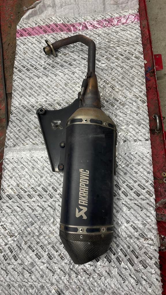 Akrapovic uitlaat voor vespa of zip 4t, Ophalen of Verzenden, Zo goed als nieuw, Uitlaat, Vespa