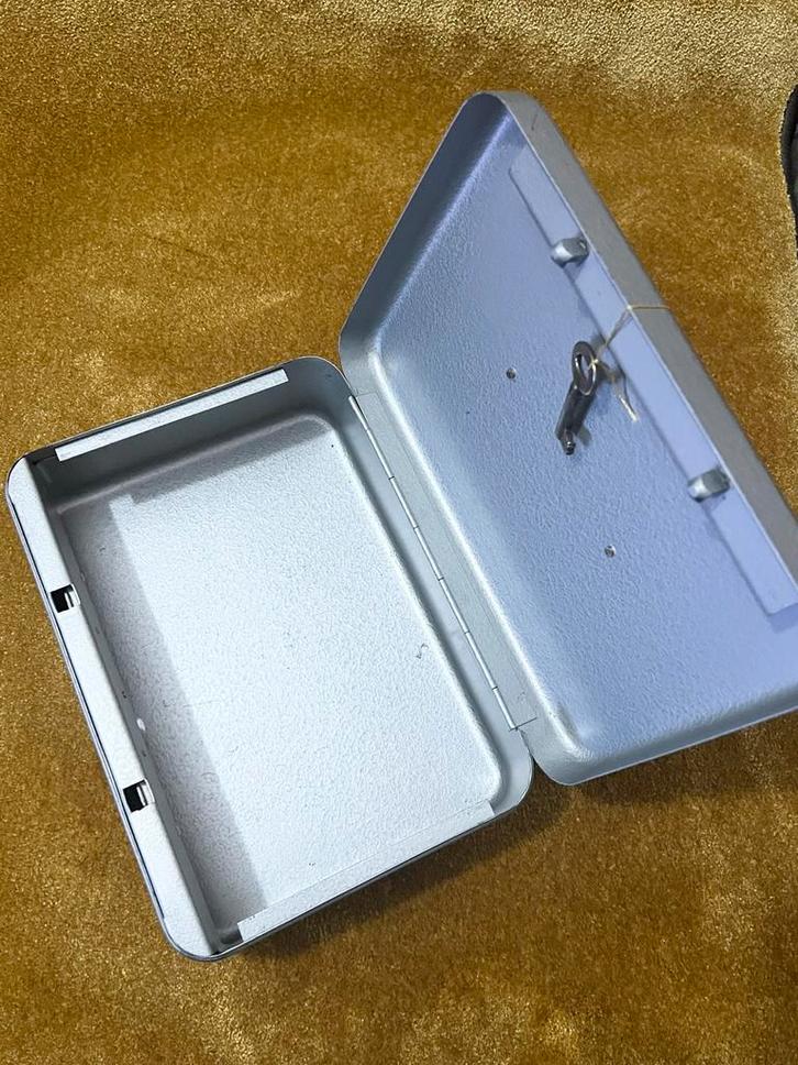 Metalen kistje met sleutel - 25x20x10 cm, Huis en Inrichting, Woonaccessoires | Kisten, Gebruikt, Minder dan 50 cm, Metaal, Ophalen of Verzenden