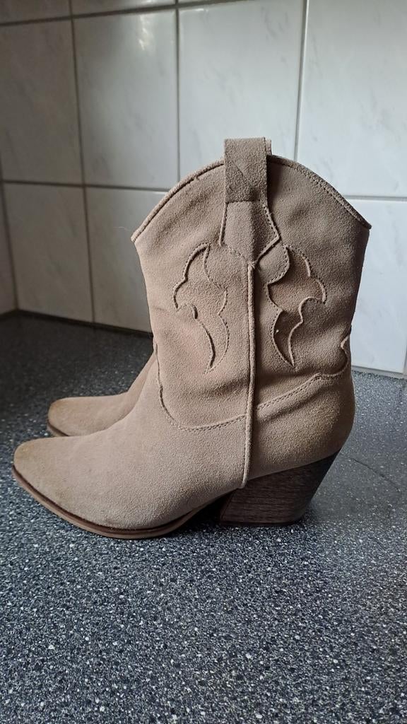 Suède licht bruine twoday laarsjes maat 40, Kleding | Dames, Schoenen, Twoday, Beige, Lage of Enkellaarzen, Ophalen of Verzenden