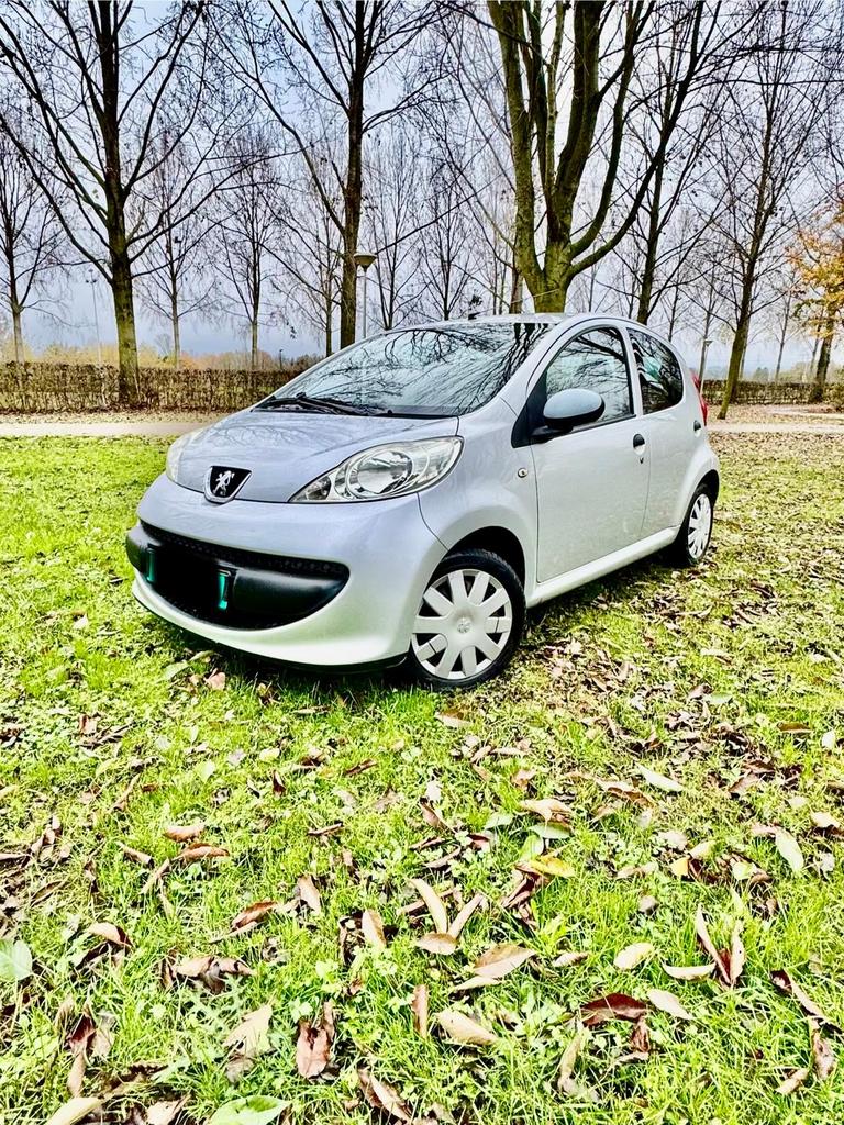 Peugeot 107 1.0 12V 5DR 2008 Grijs, Auto's, Peugeot, Voorwielaandrijving, Stof, Zwart, 4 stoelen