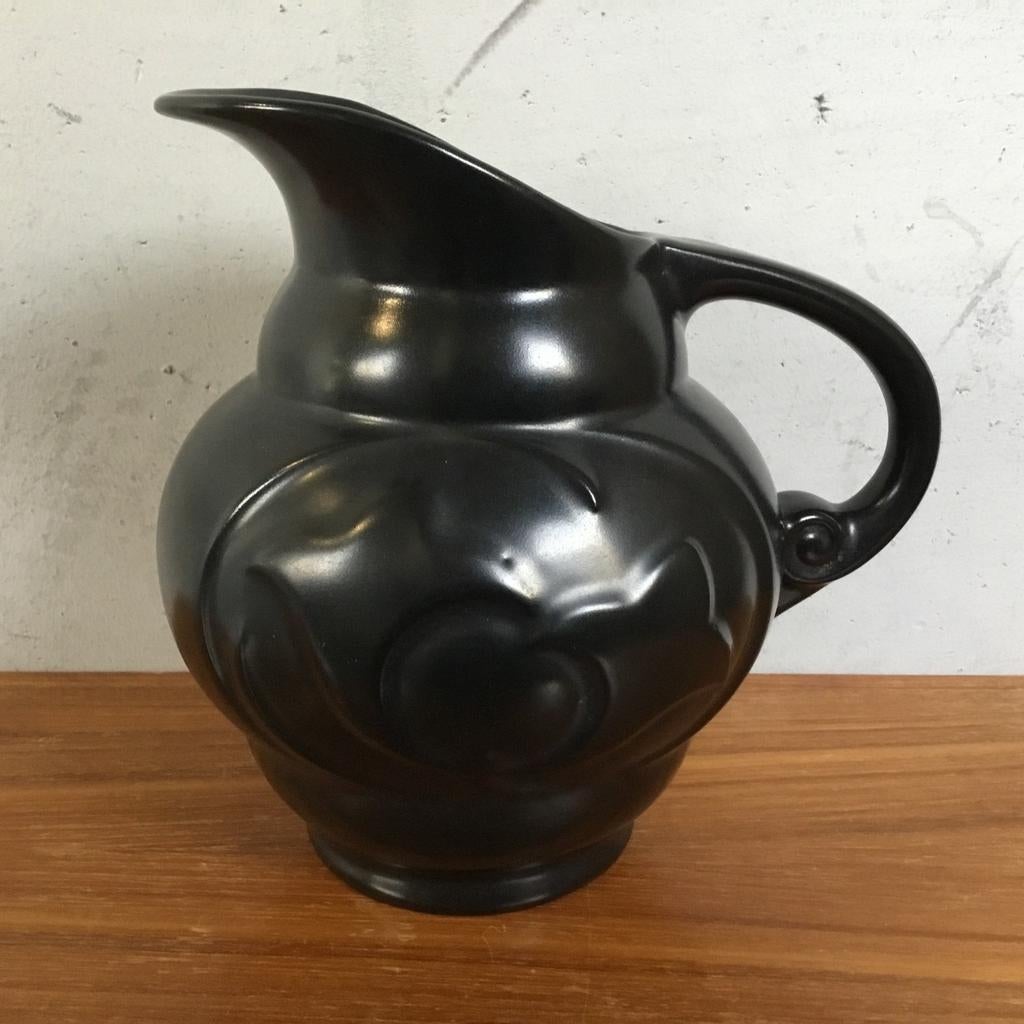 Art Deco zwarte plateel snavelvaas Royal Mosa jaren 30, Ophalen of Verzenden