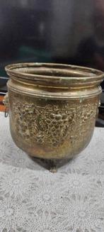 Antieke Koperen Bloempot met Druivenmotief en Leeuwenkoppen, Antiek en Kunst, Ophalen