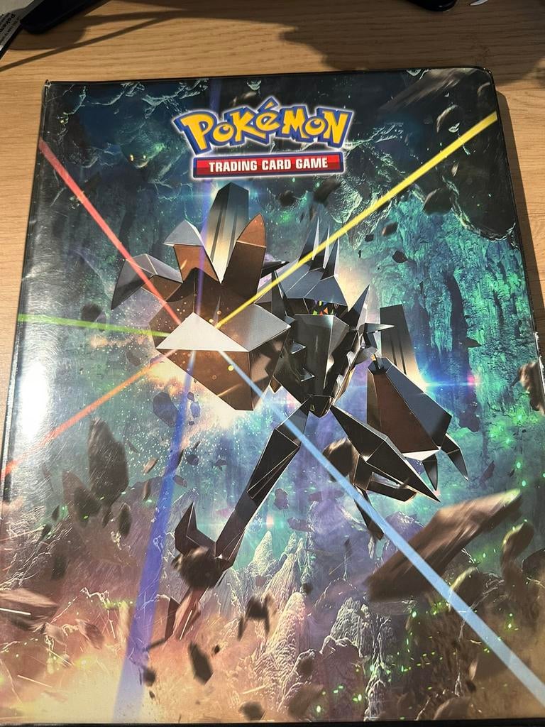 Pokemon kaarten in een map, Hobby en Vrije tijd, Verzamelkaartspellen | Pokémon, Ophalen of Verzenden, Gebruikt, Losse kaart