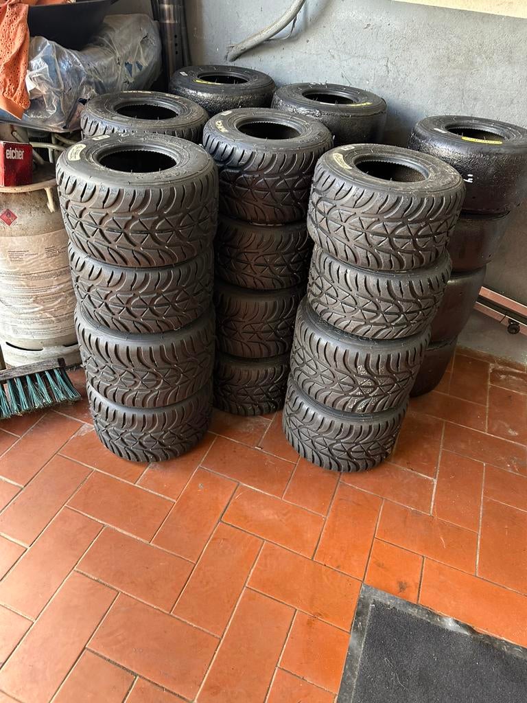 MG/ komet regenbanden, Sport en Fitness, Karting, Ophalen of Verzenden, Zo goed als nieuw, Onderdelen Kart