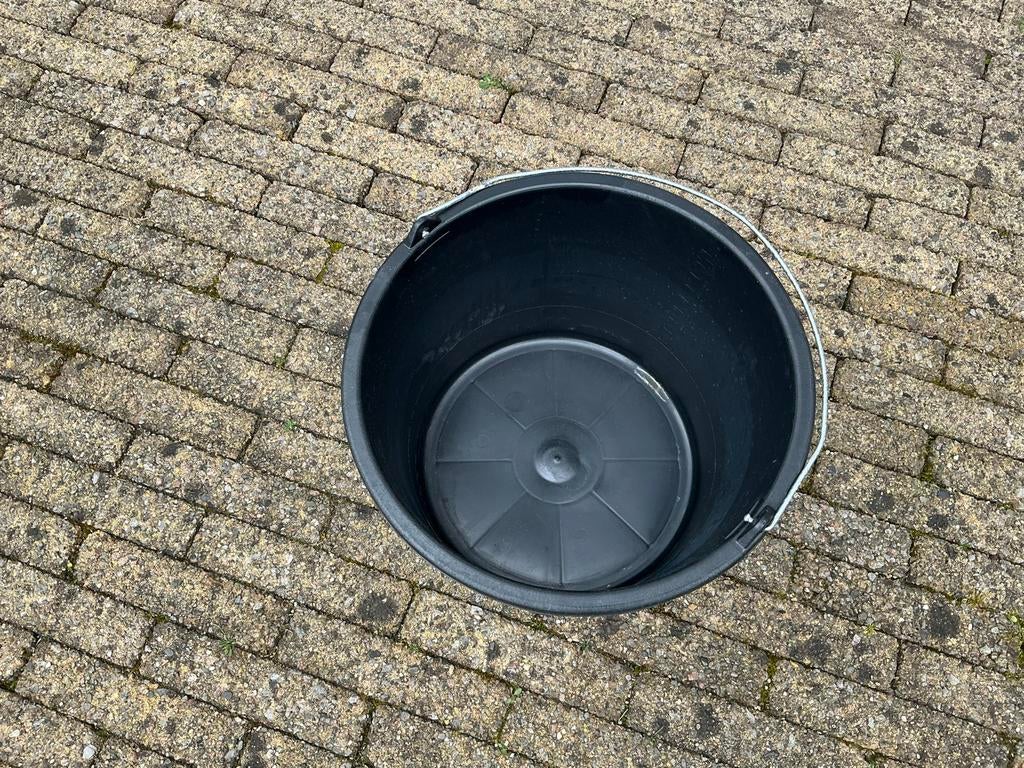 12 Bouwemmers - Zwart, 12 liter, Ophalen, Gebruikt, Kunststof, Met handgreep