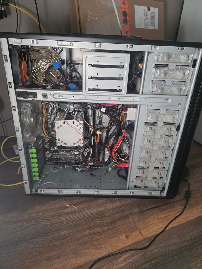 Thermaltake Armor PC met E5-2680 v3 en 128GB DDR3, Ophalen, 64 GB of meer, Gebruikt, 2 tot 3 Ghz