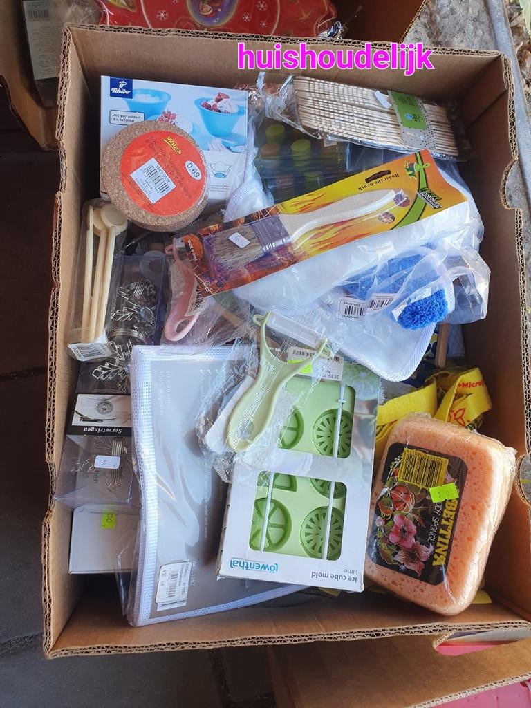 Bananendoos vol nieuwe huishoudelijke en keukenartikelen, Huis en Inrichting, Overige typen, Ophalen of Verzenden, Nieuw