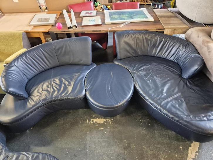 Blauwe designbank (leolux?) 4-delig met verchroomde poten, Huis en Inrichting, Banken | Complete zithoeken, Gebruikt, Leer, Ophalen