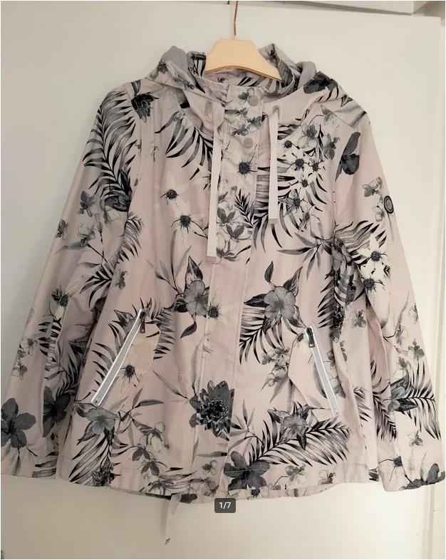 ZGAN Jas Cecil M (44) beige met bloemmotief, Kleding | Dames, Beige, Maat 42/44 (L), Ophalen of Verzenden, Zo goed als nieuw