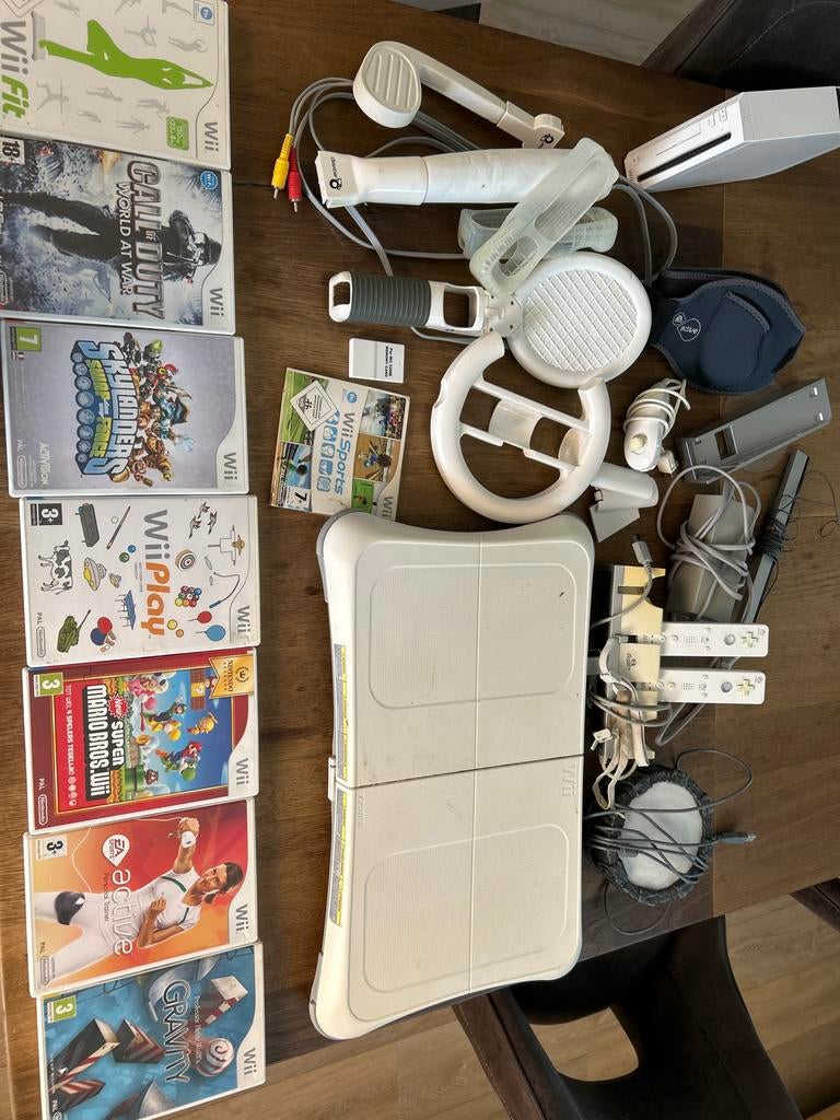 Wii Console Bundel met Spellen en Accessoires, Ophalen, Gebruikt, Overige genres, Eén computer