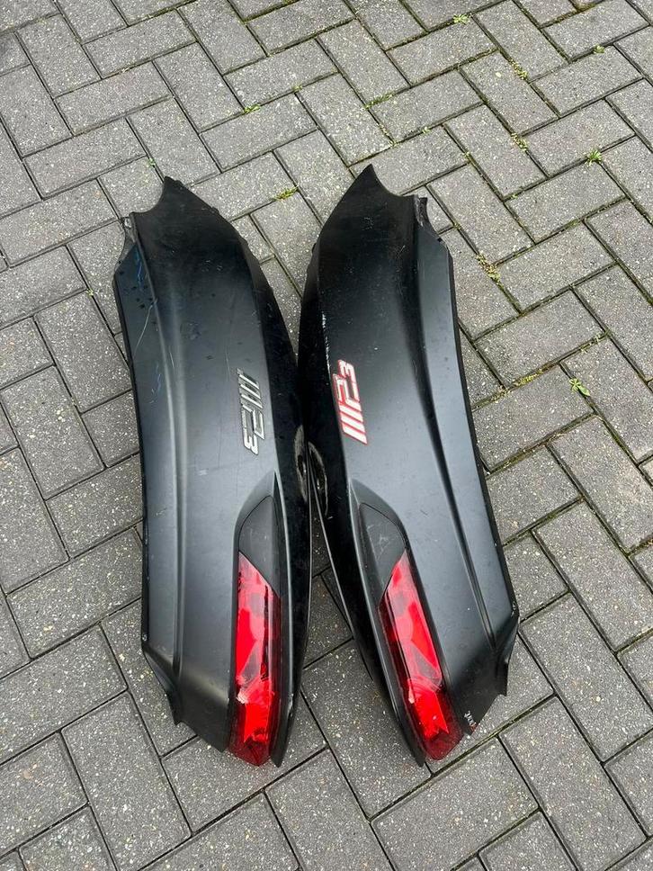 Piaggio MP3 nieuw type kappen matzwart Links + rechts, Motoren, Accessoires | Overige, Nieuw, Ophalen of Verzenden