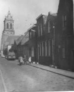 Foto Koestraat Schoonhoven met kerktoren 1961, Verzamelen, Ophalen of Verzenden, 1960 tot 1980, Zuid-Holland