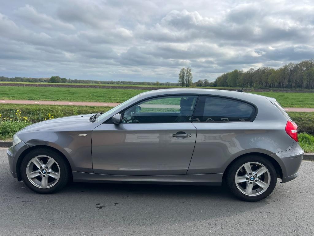 BMW 1-Serie Business Line 2.0 118i I 2009 I APK maart 2027, Auto's, 1-Serie, 1995 cc, Zwart, Origineel Nederlands