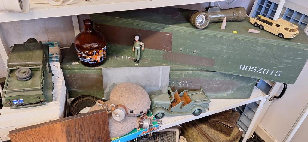 Militaire verzameling: helmen, kisten en miniaturen, Verzamelen, Ophalen, Overige soorten, Overige gebieden, Helm of Baret