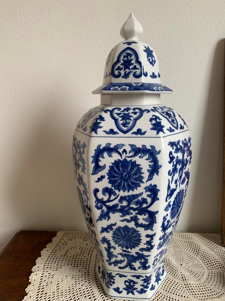 Vintage Japanse grote vaas met deksel porselein, Ophalen, 50 tot 75 cm, Blauw, Aardewerk of Porselein