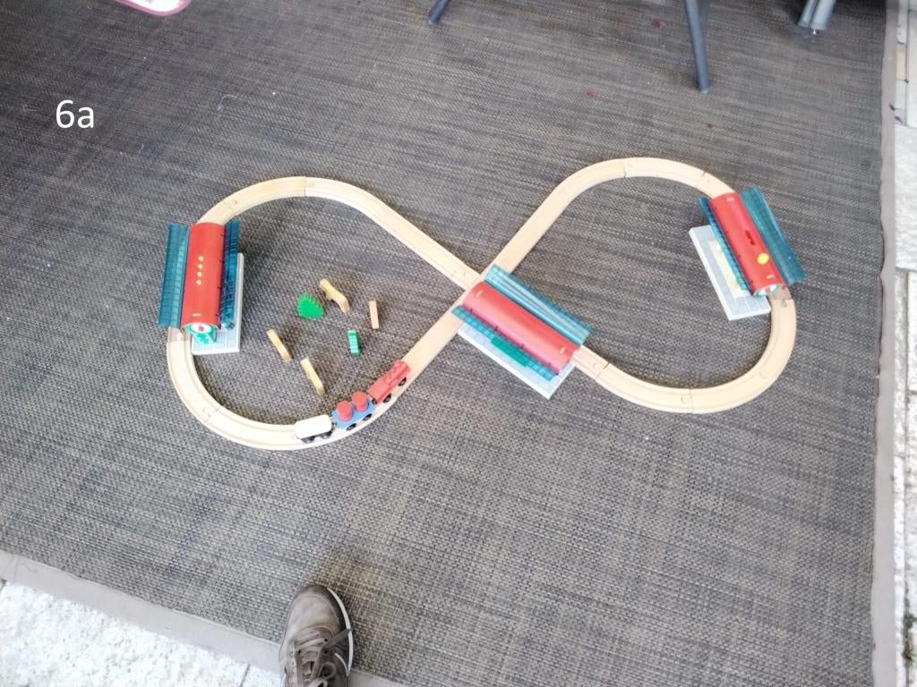 Houten treinbaan met stations, Kinderen en Baby's, Speelgoed | Houten speelgoed, Ophalen, Gebruikt, Duw- of Trekspeelgoed