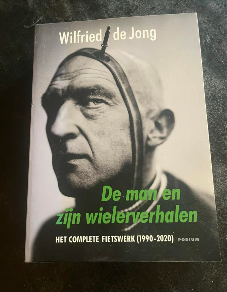 Wilfried de Jong - De man en zijn wielerverhalen (Ongelezen), Ophalen of Verzenden, Zo goed als nieuw, Lopen en Fietsen