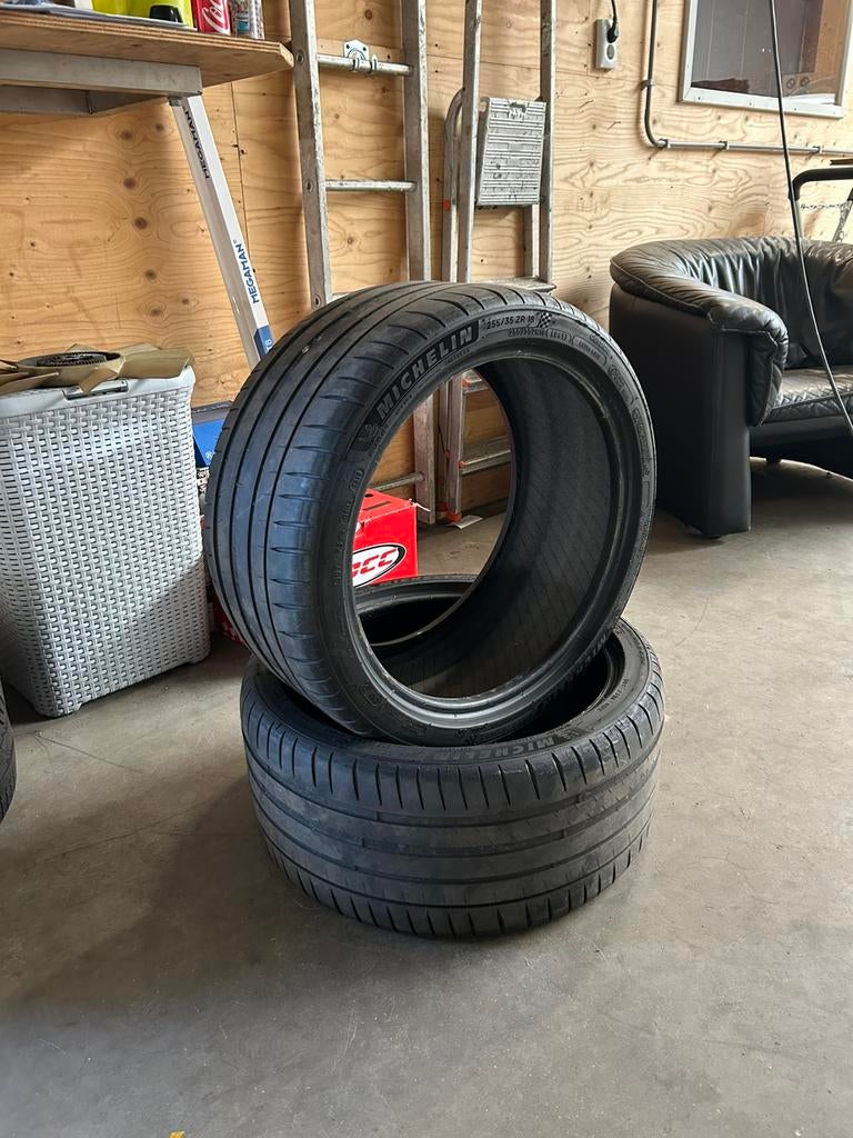 255 35 18 Michelin pilot sport 4, Auto-onderdelen, Banden en Velgen, 18 inch, Gebruikt, 255 mm, Ophalen of Verzenden