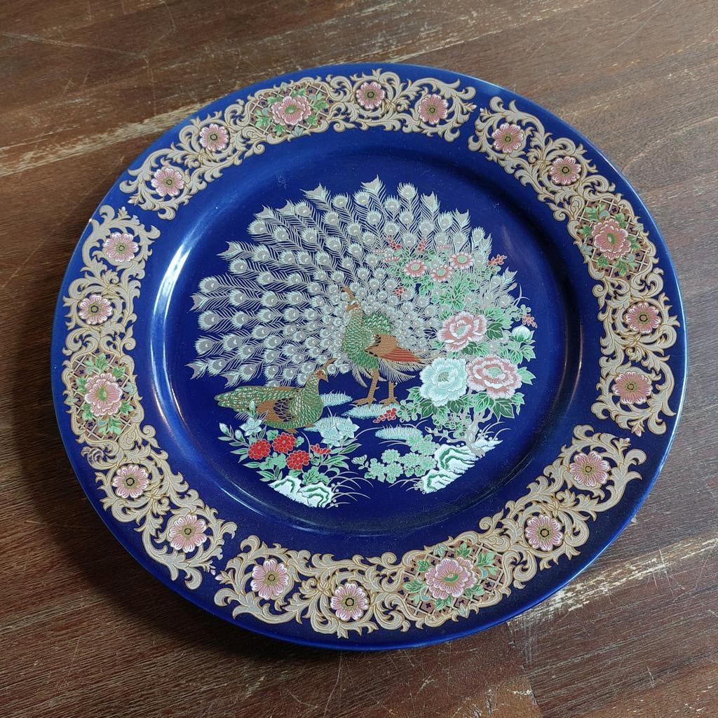 Decoratieve Chinese schotel met pauwenmotief, Antiek en Kunst, Antiek | Wandborden en Tegels, Ophalen of Verzenden
