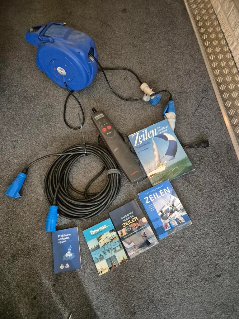 Stuurautomaat Raymarine ST1000, walstroom en zeilboeken, Ophalen