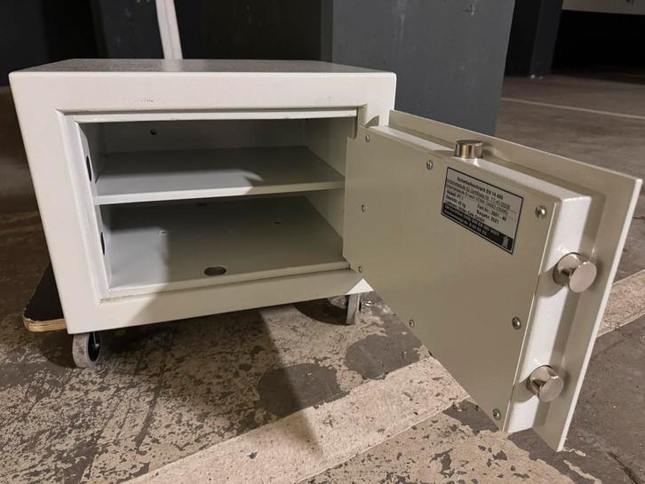 PT1 S2 Kluis / brandkast / privekluis / rdw / bovag, Huis en Inrichting, Brandblussers en Brandkasten, Zo goed als nieuw, Brandkast