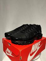 NIEUW IN DOOS! Maat 47,5 - Nike Air Max Plus Triple Black, Kleding | Heren, Schoenen, Verzenden, Zwart, Nike, Nieuw