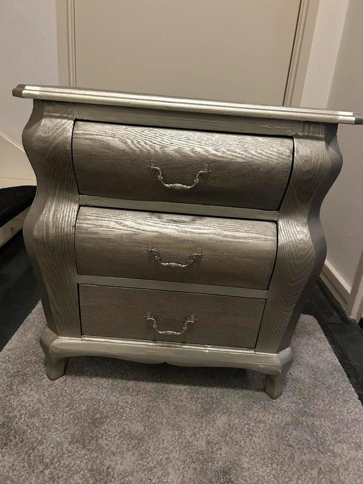 Leuk buikkastje met 3 lades, Huis en Inrichting, Slaapkamer | Nachtkastjes, Gebruikt, 55 tot 70 cm, Minder dan 45 cm, Hout, Ophalen of Verzenden