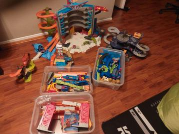 hotwheels garages, brug, haai, dino te veel om op te noemen beschikbaar voor biedingen