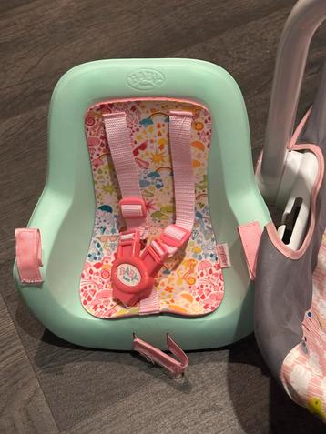 Baby Born Autostoeltje en maxicosi beschikbaar voor biedingen