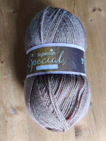 Stylecraft special dk kleur mocha beschikbaar voor biedingen